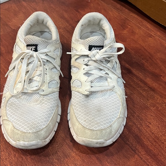 Size 10.5 Nike men’s sneakers - Picture 5 of 8